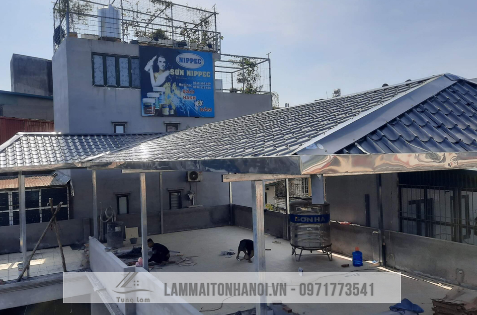 Làm mái tôn giả ngói đẹp.