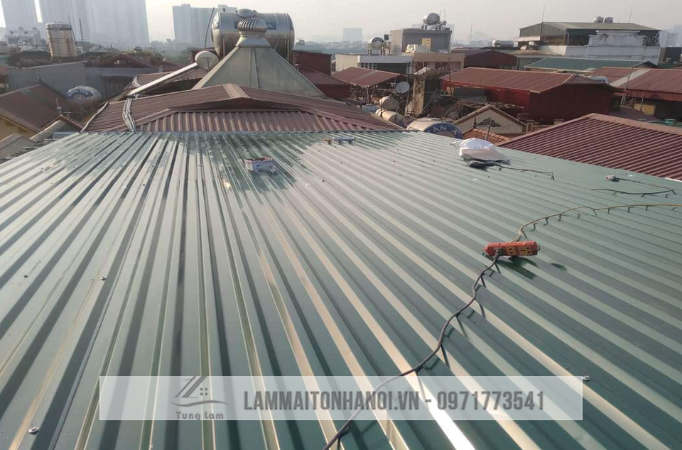 Làm mái tôn tại long biên.