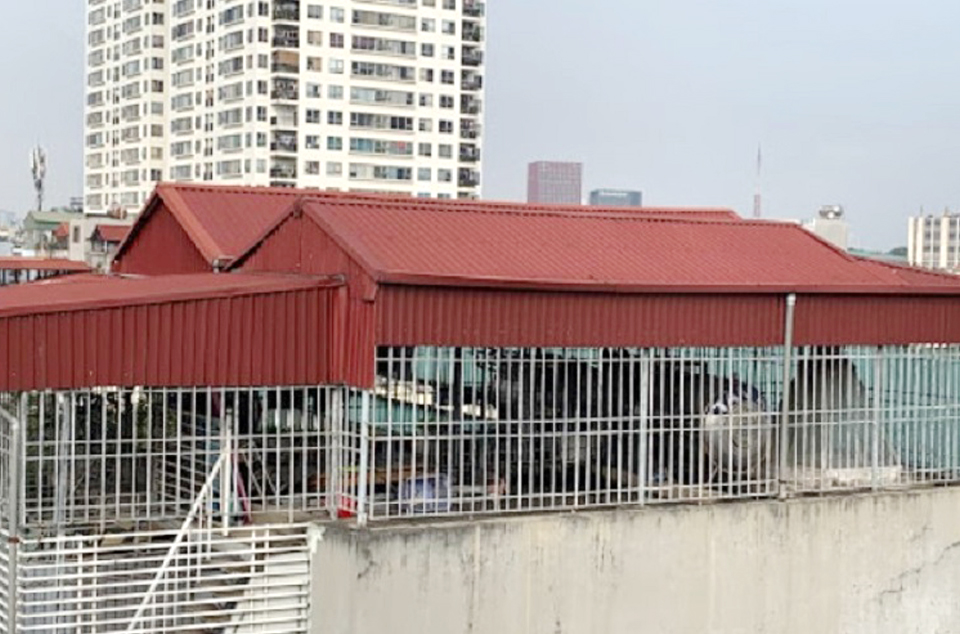 Làm mái tôn tầng thượng