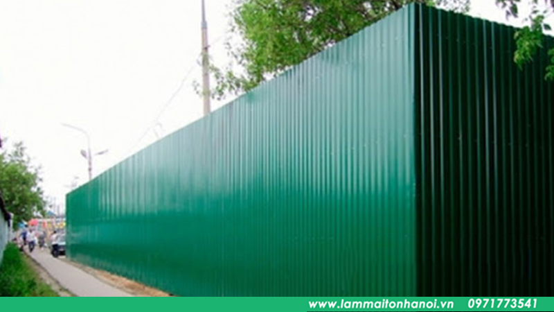 hàng rào tôn công trình 
