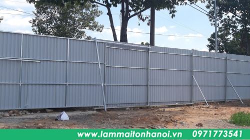 hàng rào tôn công trình 