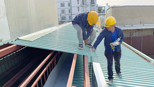 Độ cao và điều kiện thi công mái tôn