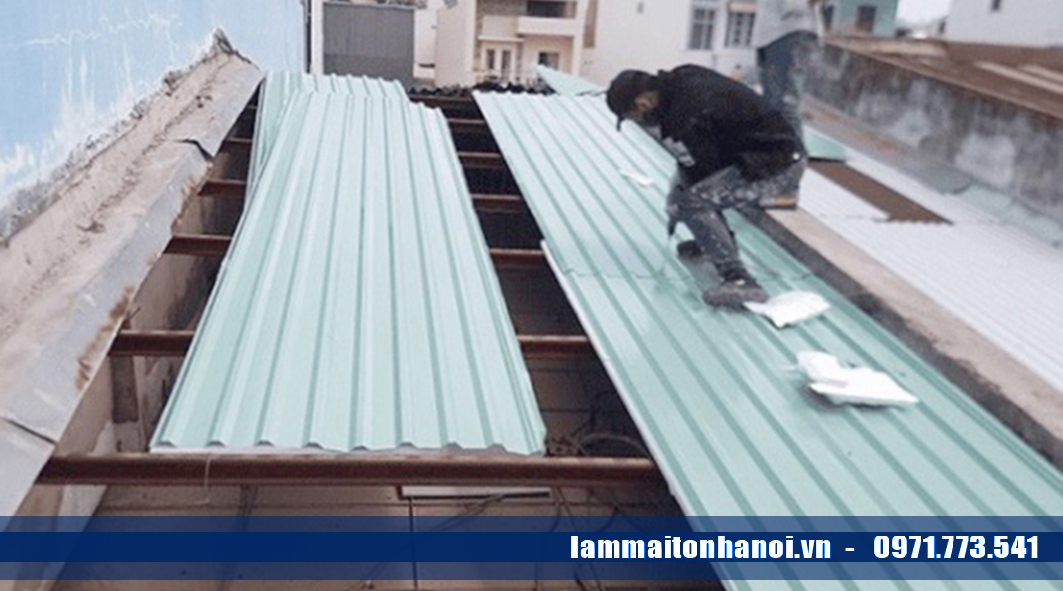  Làm mái tôn chống nóng